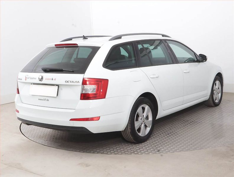 Škoda Octavia (2015) 2.0 TDI, Automat, Serv.kniha - fotka 5 z 17