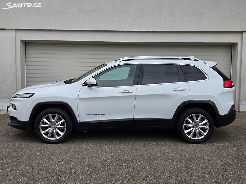Jeep Cherokee (2014) 2.0 CRD 4x4 Limited Aut Pano - fotka 3 z 35