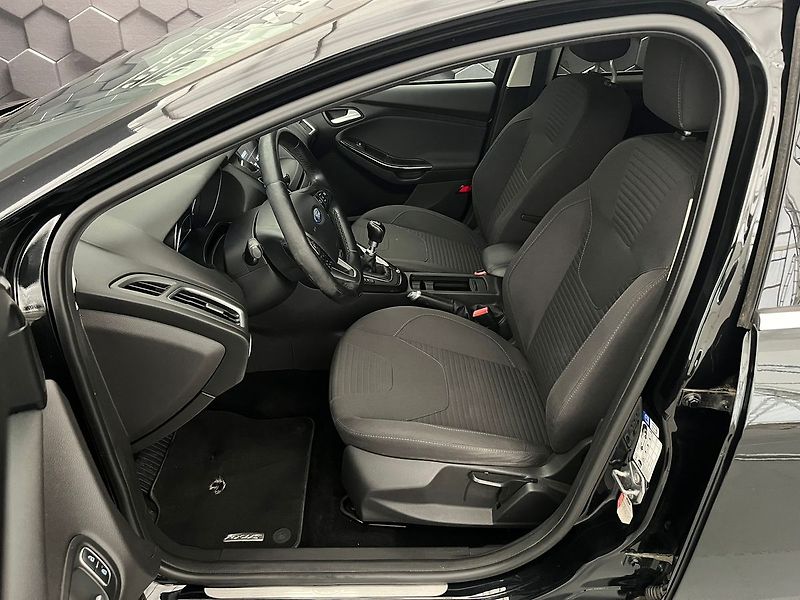 Ford Focus 2.0 TDCi 110kW SPORT - fotka 26 z 63