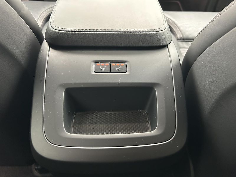 Volvo XC90 2.0  B5 4x4 Plus - fotka 26 z 29