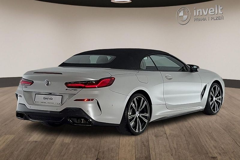 BMW Řada 8 M850i xDrive - fotka 6 z 33