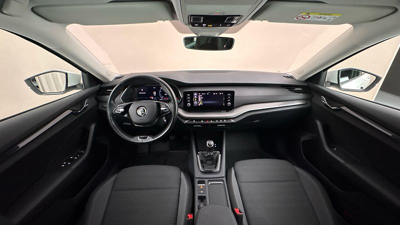 Škoda Octavia 2.0 TDI Ambition Combi - fotka 8 z 26