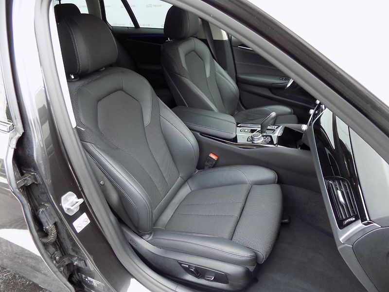 BMW Řada 5 (2019) 530d/Sport-Line/Full-Led/ - fotka 18 z 35