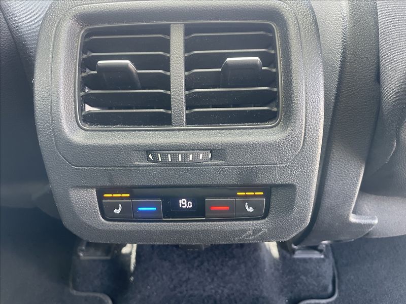 Volkswagen Touran 2,0 TDi 110kw Highline Panoram - fotka 13 z 48