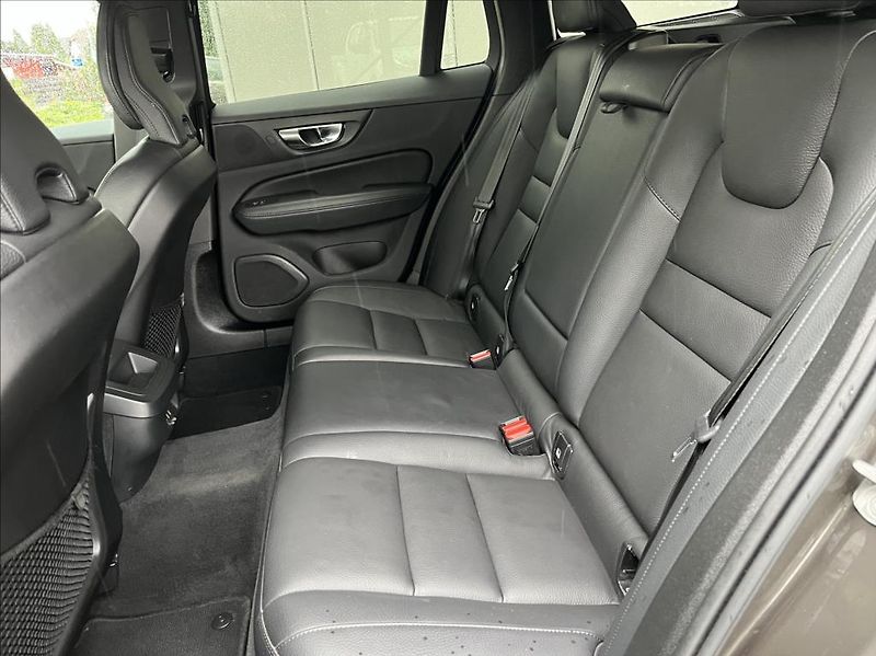Volvo V60 2,0 CROSS COUNTRY - REZERVACE - fotka 10 z 23