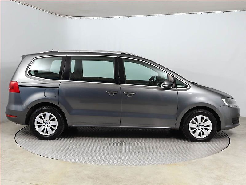 Volkswagen Sharan (2012) Highline 2.0 TDI, Tempomat - fotka 6 z 17