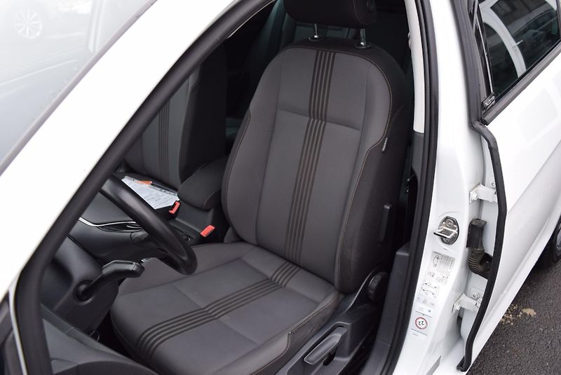 Volkswagen Golf Variant (2016) 1.4TSI 92kw CLBMT BMT PAN TAŽ - fotka 23 z 49