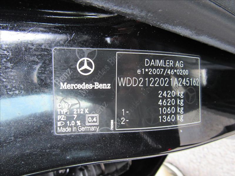 Mercedes-Benz Třídy E 2,1 E 220 CDI Avantgarde - fotka 29 z 32