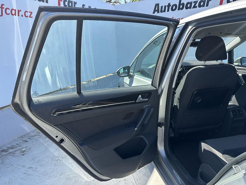 Volkswagen Golf Sportsvan (2015) 1.4 TSI 92 KW - fotka 11 z 37