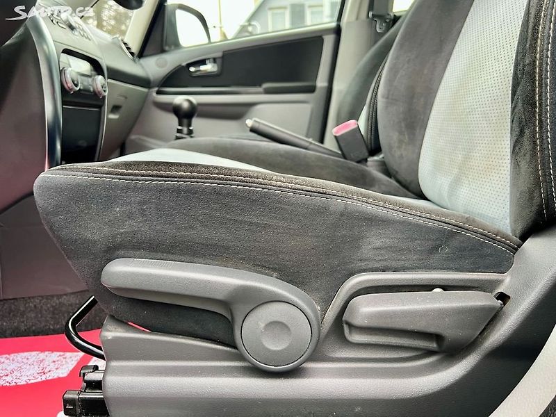Suzuki SX4 (2011) 1.6i 88 kW Klima,Výhřevy,Stav - fotka 17 z 19