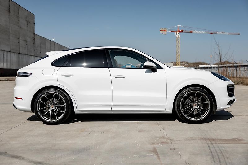 Porsche Cayenne (2023) COUPE PLATINUM EDITION - fotka 5 z 33