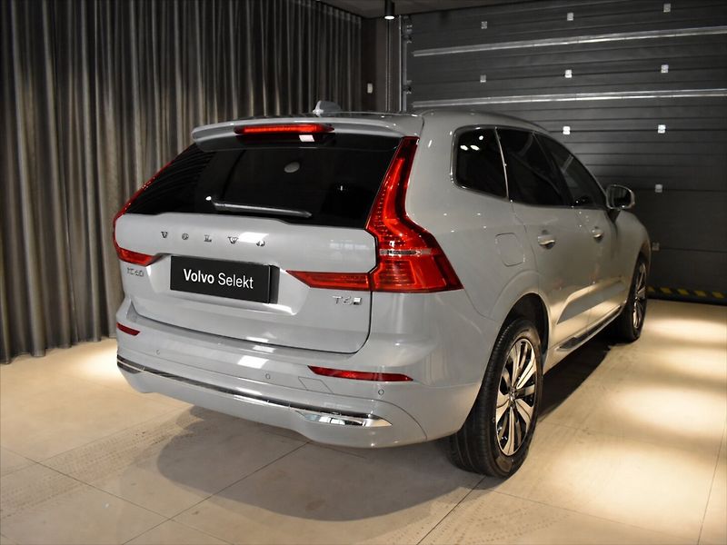 Volvo XC60 2,0 T6 AWD Plus - fotka 4 z 24