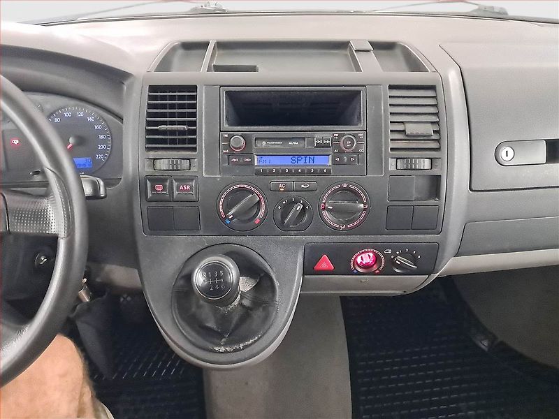 Volkswagen Transporter (2003) 2.5 TDI, Bus, 9Míst - fotka 12 z 16