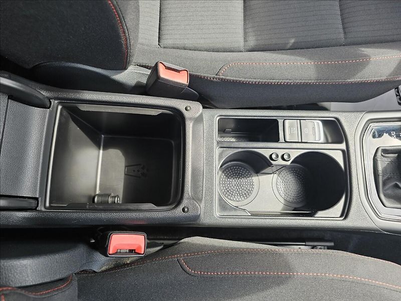 Volkswagen Touran 1,4 Tsi 110KW DSG Sound 7MÍST - fotka 39 z 47