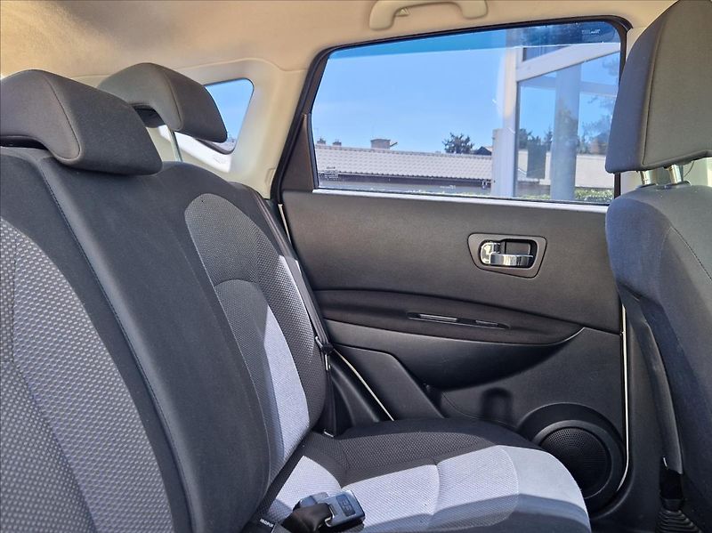 Nissan Qashqai 1,6 DCI  AUTOKLIMA +ZIM.KOLA - fotka 13 z 27