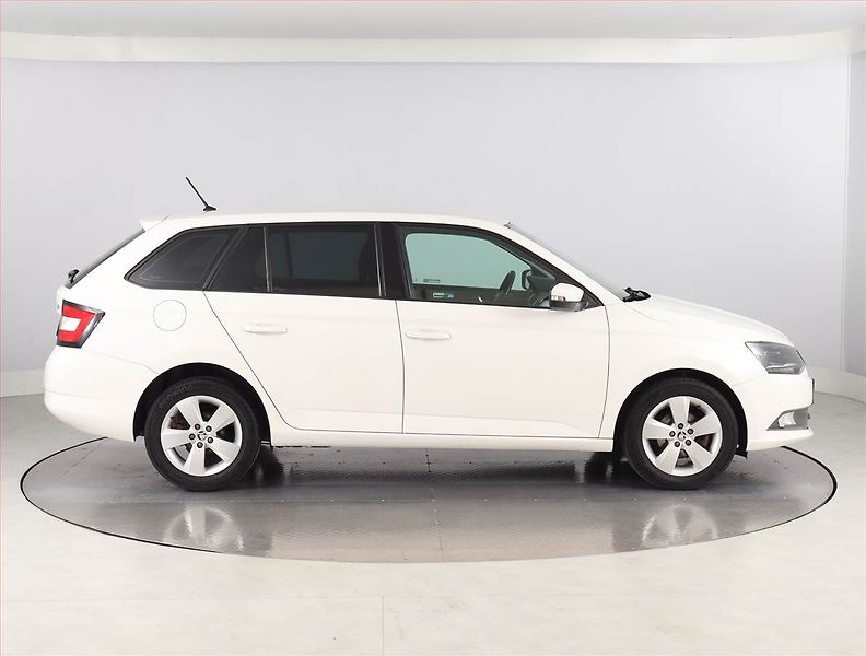 Peugeot 5008 (2018) PureTech 130, 7 míst, Tempomat - fotka 6 z 18