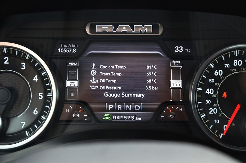 Dodge RAM (2022) 1500 BIGHORN 5.7 V8 HEMI 4x4  - fotka 35 z 51