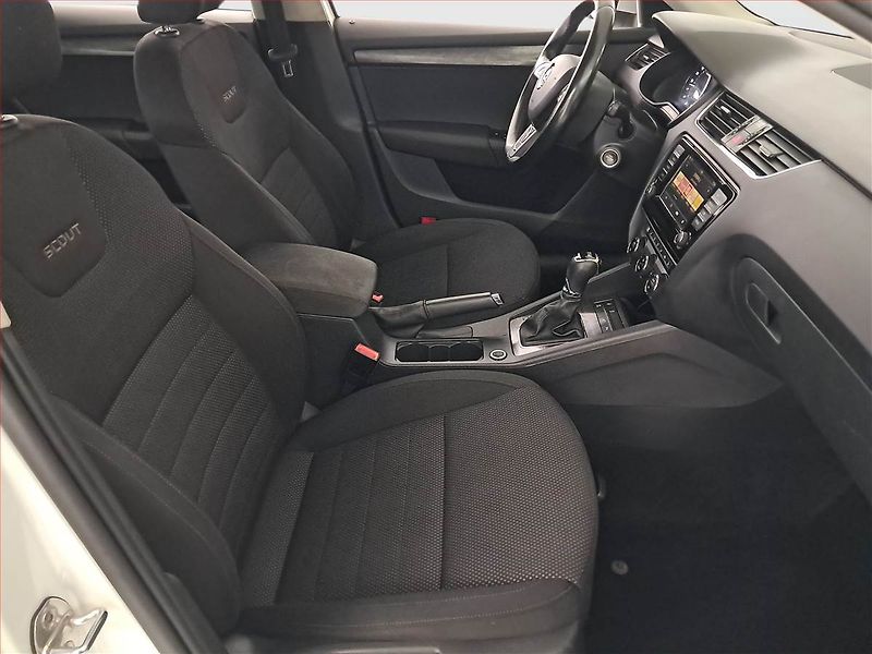Škoda Octavia (2015) Scout 2.0 TDI, 4X4, Automat - fotka 9 z 23