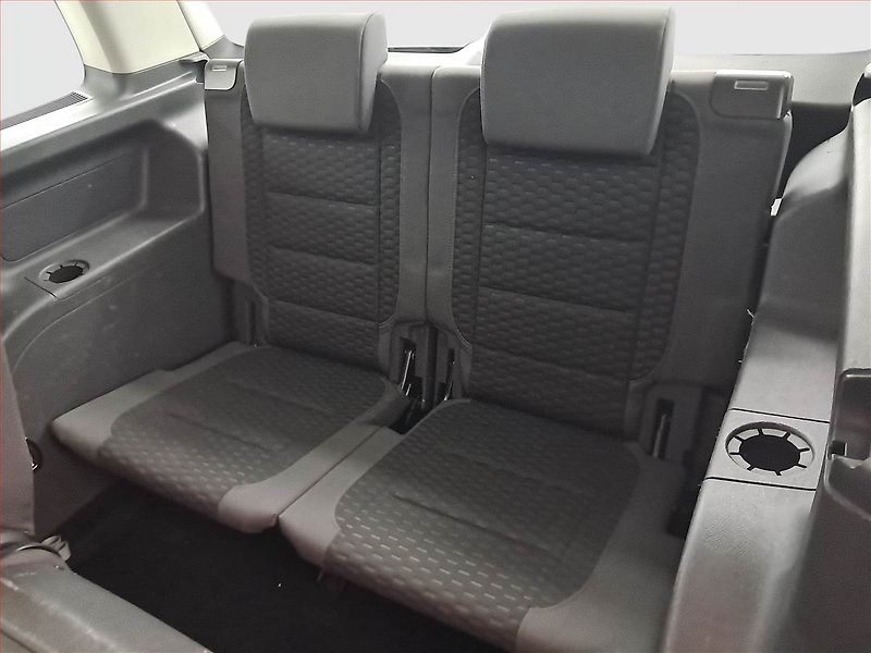 Volkswagen Touran (2007) 1.4 TSI, Automat, 7 míst - fotka 16 z 18