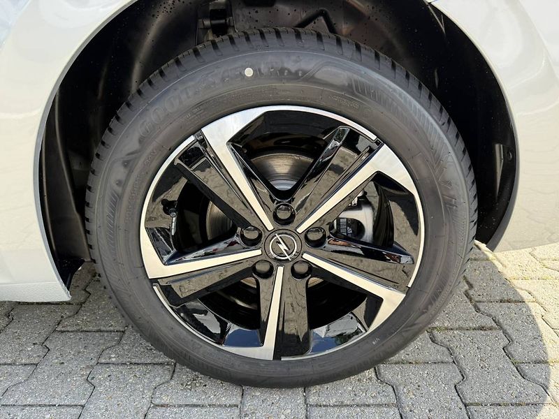 Opel Astra Edition ST 1.2 TURBO (96kW/130 - fotka 25 z 25