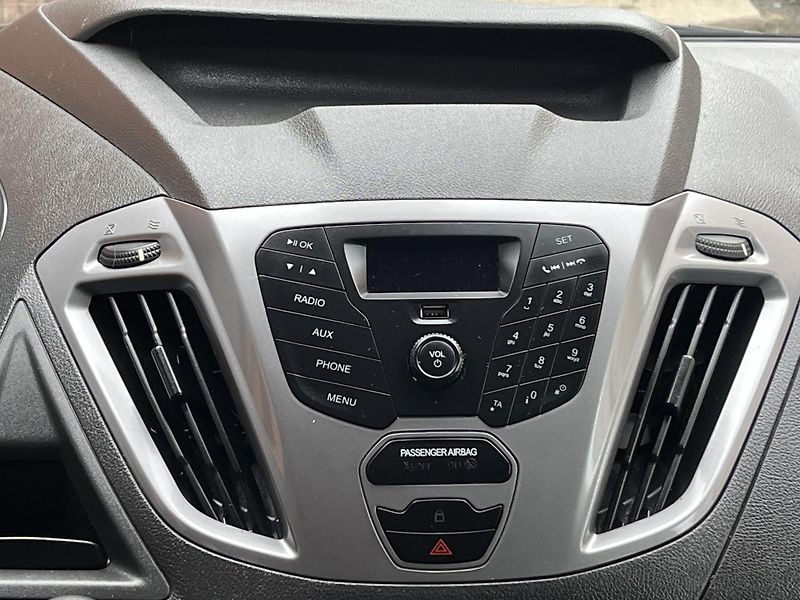 Ford Tourneo Custom (2014)  2,2TDi 9míst PO VELKÉM SERVIS - fotka 10 z 19