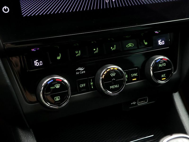 Škoda Octavia RS 2.0 TSI 180kW Challenge - fotka 23 z 32