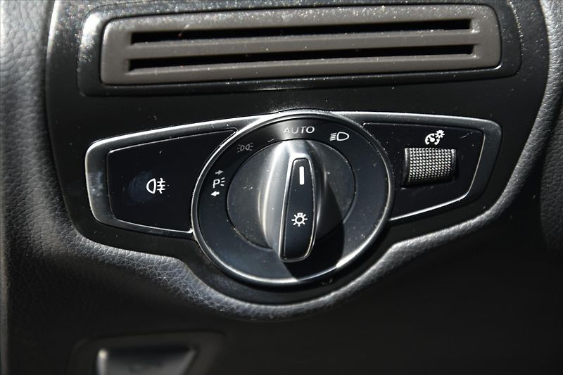 Mercedes-Benz GLC 300de 4MATIC AMG SERVIS.KNIHA - fotka 20 z 31