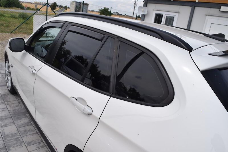 BMW X1 2,0 d 105KW 4X4 TAŽNÉ ALU - fotka 11 z 46