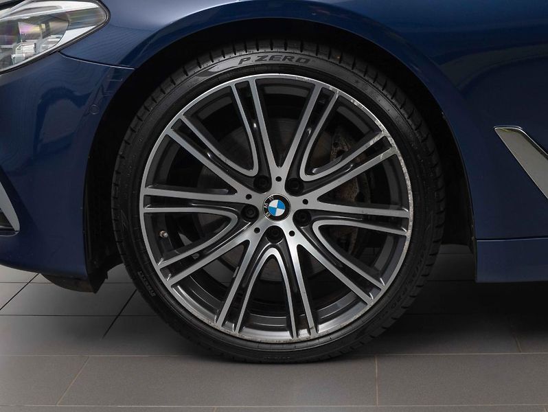 BMW Řada 5 540d xDrive Touring - fotka 6 z 21