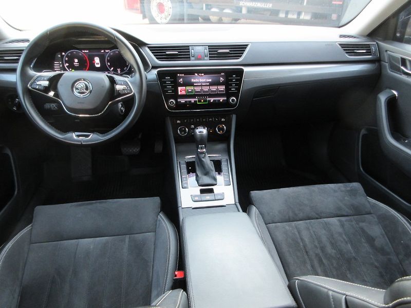 Škoda Superb 2.0 TDI 110kW  Style DSG, tažn - fotka 11 z 20
