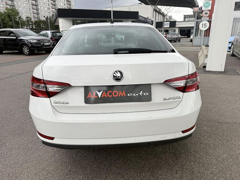 Škoda Superb 2.0 TDi 110kw - fotka 7 z 29