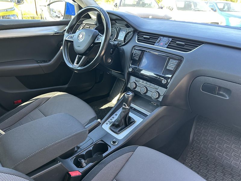 Škoda Octavia 2.0 TDI DSG Ambition - fotka 22 z 31