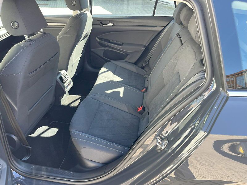 Volkswagen Golf (2022) VARIANT 1,5 eTSI 96KW DSG STYL - fotka 15 z 23
