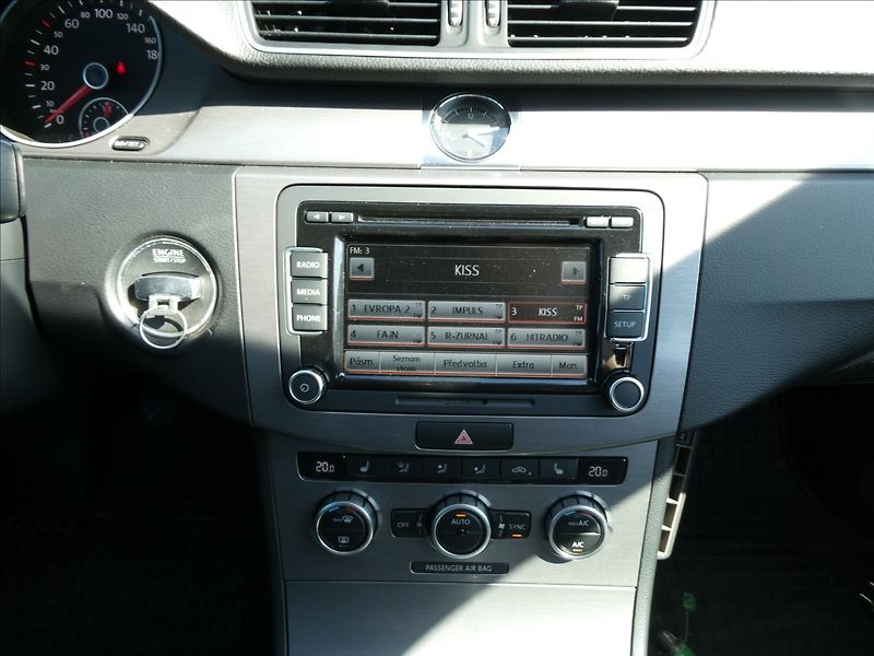 Volkswagen Passat 2,0 TDi 103kW 4MOTION,serviska - fotka 20 z 39