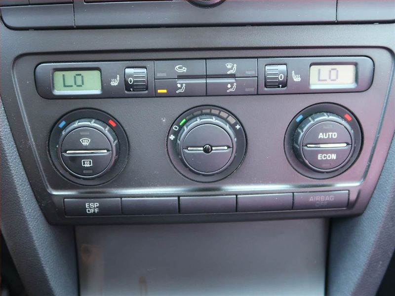 Škoda Octavia (2007) Ambiente 2.0 TDI, nová STK - fotka 15 z 16
