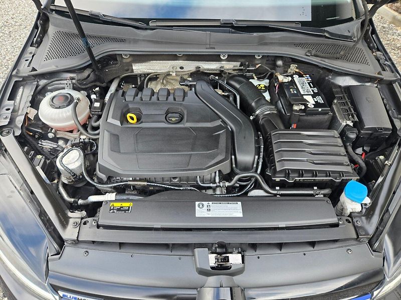 Volkswagen Golf (2019) 1.5 TSI BLUEMOTION,TOP,NAVI - fotka 21 z 28