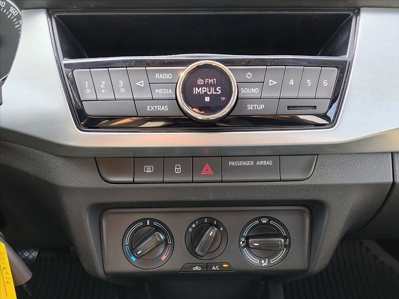 Škoda Fabia 1,0 1.0 TSI 70kW Ambiente - fotka 7 z 23