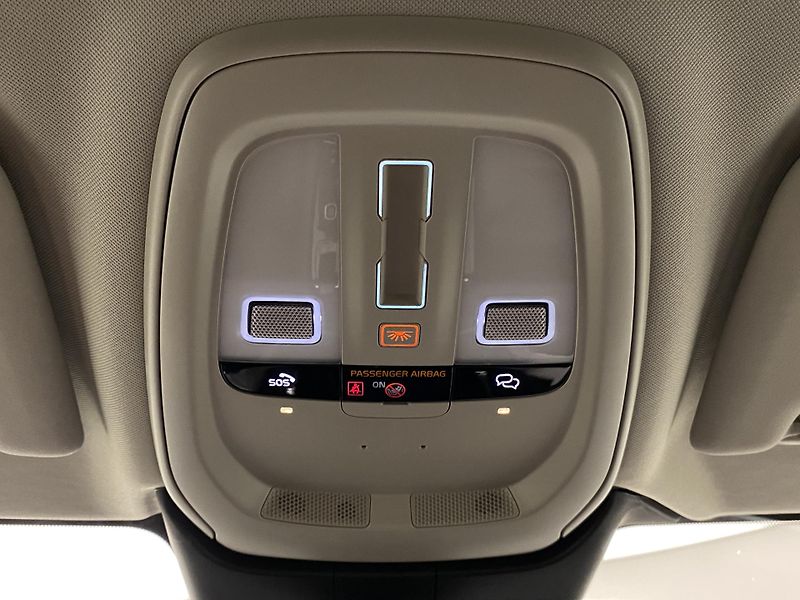 Volvo V60 T6 RECHARGE BRIGHT REZERVACE - fotka 32 z 65