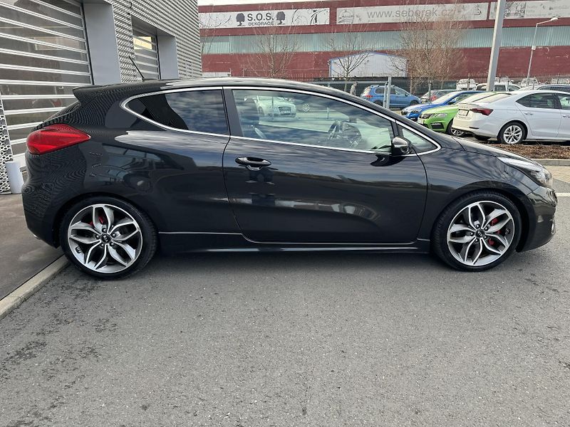Kia Ceed (2016) 1.6 T-GDI 150kW GT Plus RECARO - fotka 4 z 25