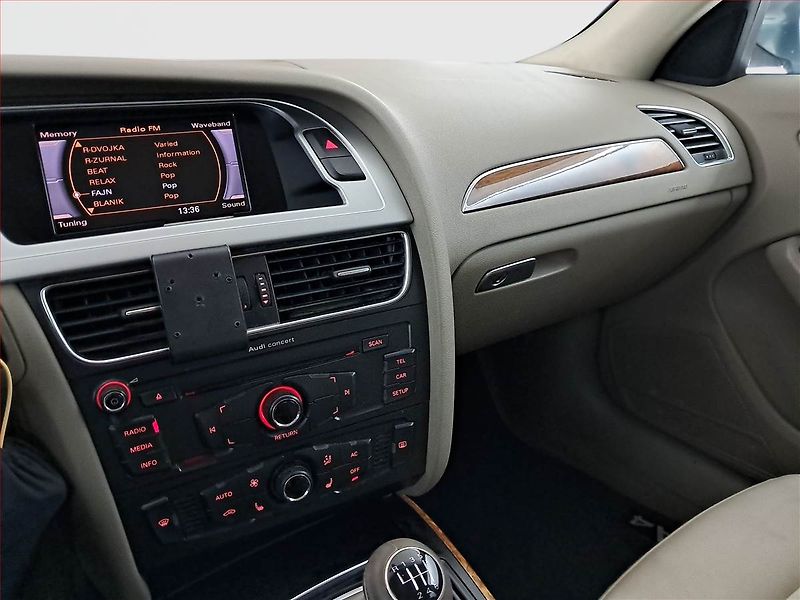 Audi A4 (2011) 2.0 TDI, Xenony, Tempomat - fotka 12 z 22