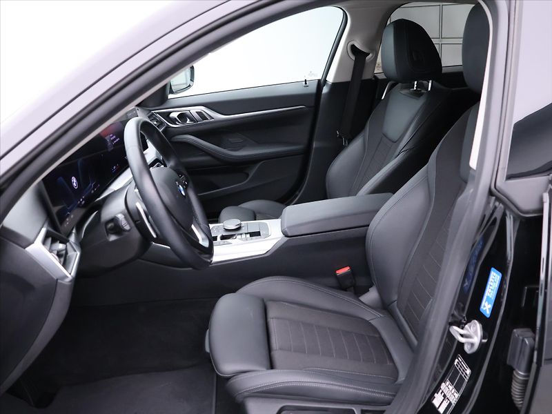 BMW Řada 4 Gran Coupé 2,0 420i 135kW DPH - fotka 11 z 38