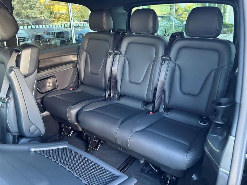 Mercedes-Benz Třídy V (2026) 2,0 300 d / Exclusive / L / 4M - fotka 6 z 8