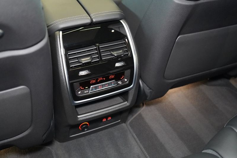 BMW X7 40d xDrive, Nezávislé, Masáž - fotka 45 z 49