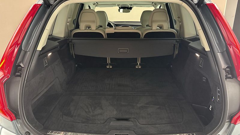 Volvo XC90 2.0 B5 AUT AWD Inscription - fotka 17 z 33