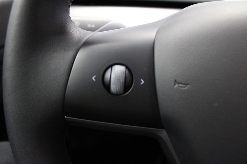 Tesla Model 3 0,0 Standard plus zánovní - fotka 17 z 26