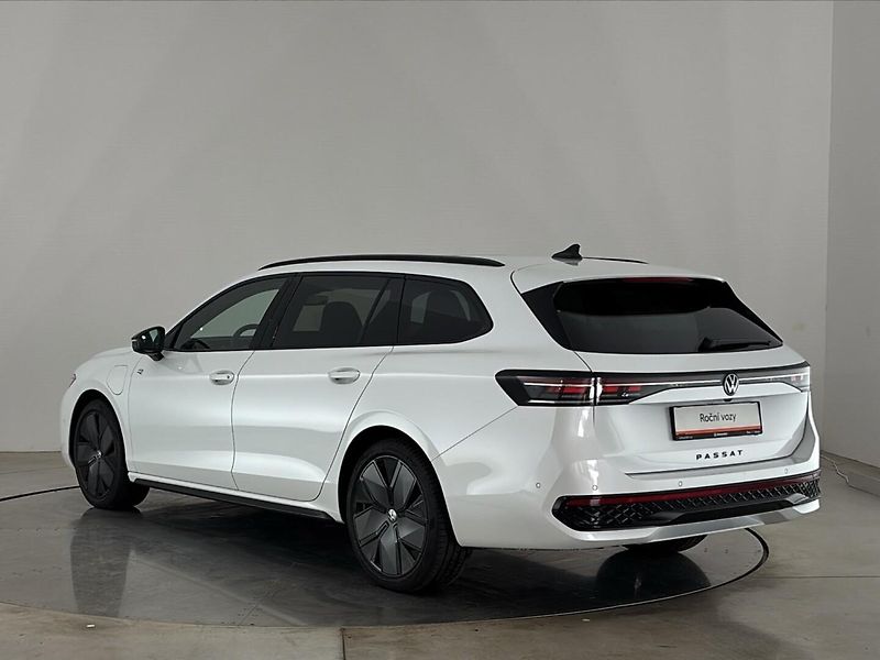 Volkswagen Passat R-Line People - fotka 15 z 31