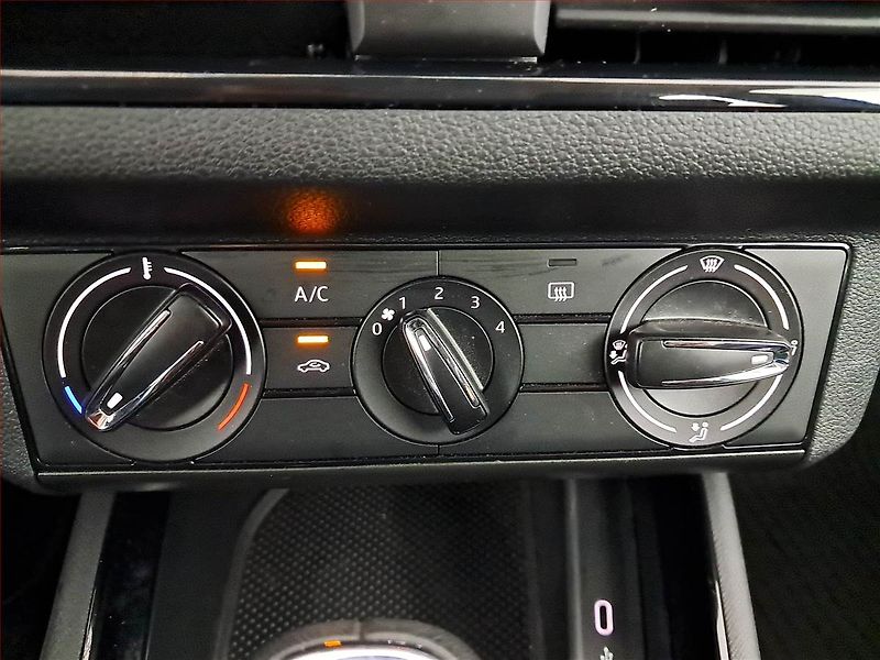 Škoda Kamiq (2023) Ambition 1.0 TSI - fotka 15 z 20