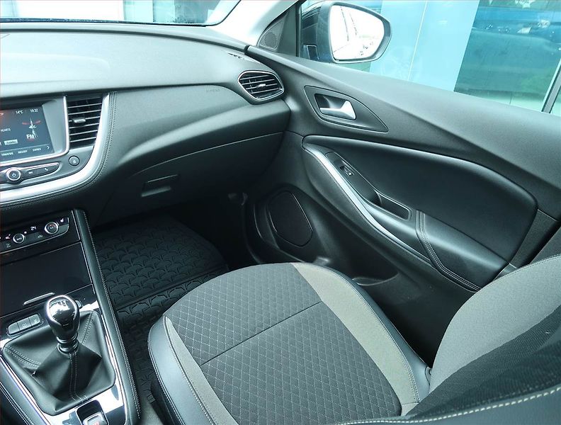 Opel Grandland X (2018) 1.2 Turbo, Kůže, Tempomat - fotka 8 z 16