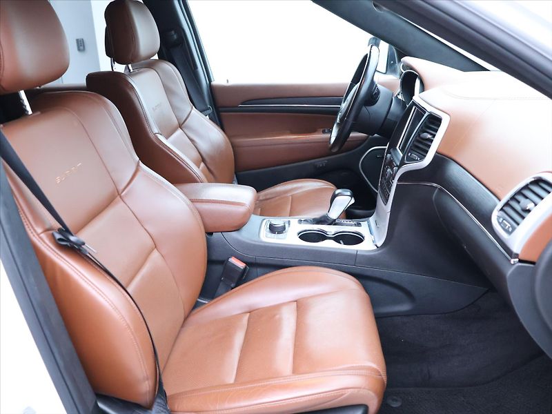 Jeep Grand Cherokee 3,0 CRDI 184kW Summit 4x4 CZ - fotka 15 z 43