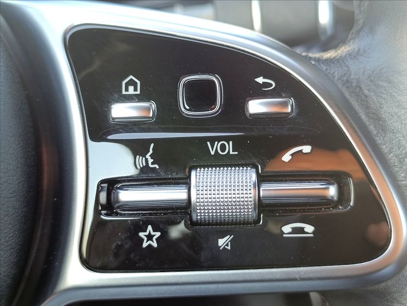 Mercedes-Benz Třídy C 2,0 EQ POWER KAMERA NAVI - fotka 19 z 38
